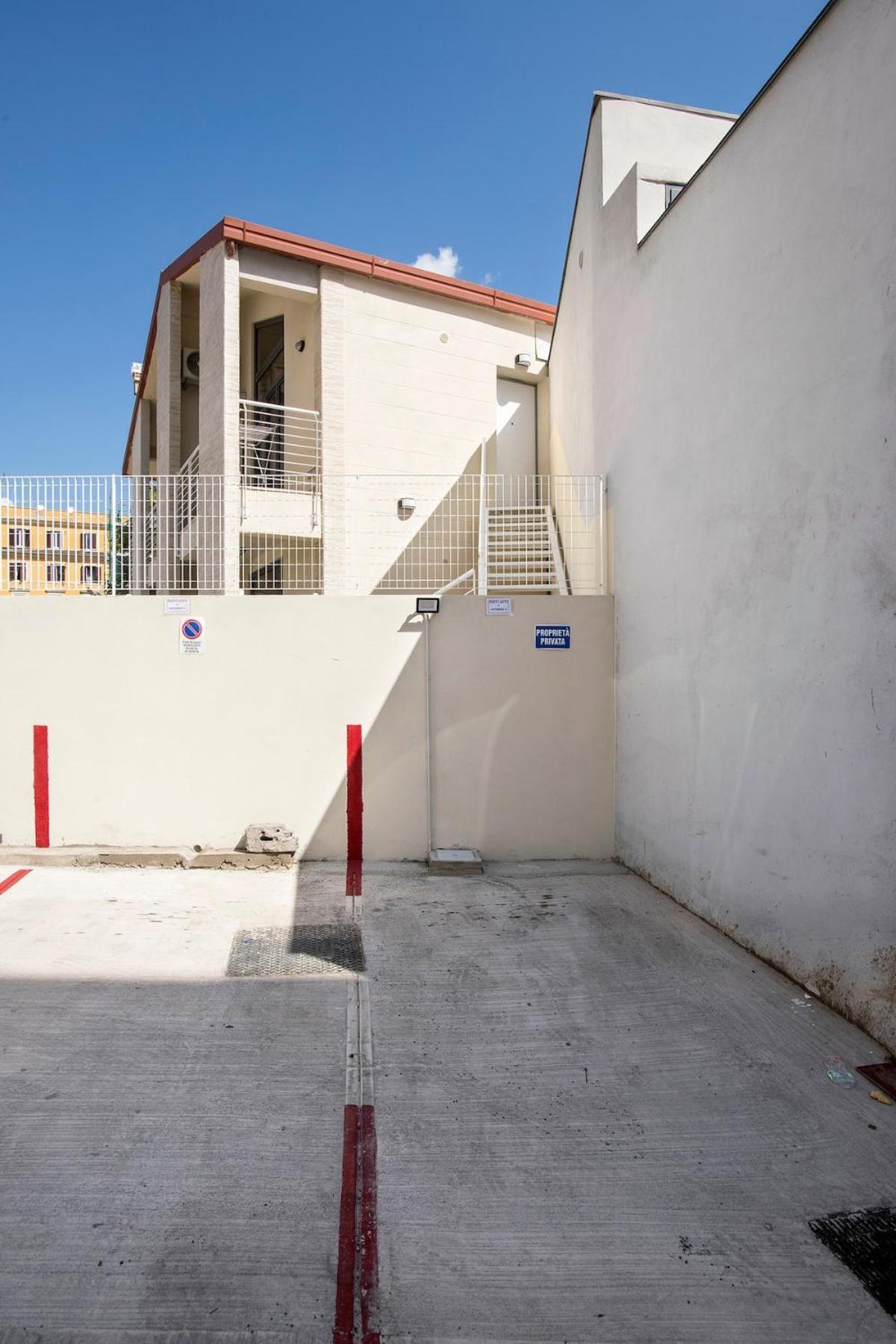 Urban Oasis With Patio For 5 Guests - Reserved Parking - Termini * Rom