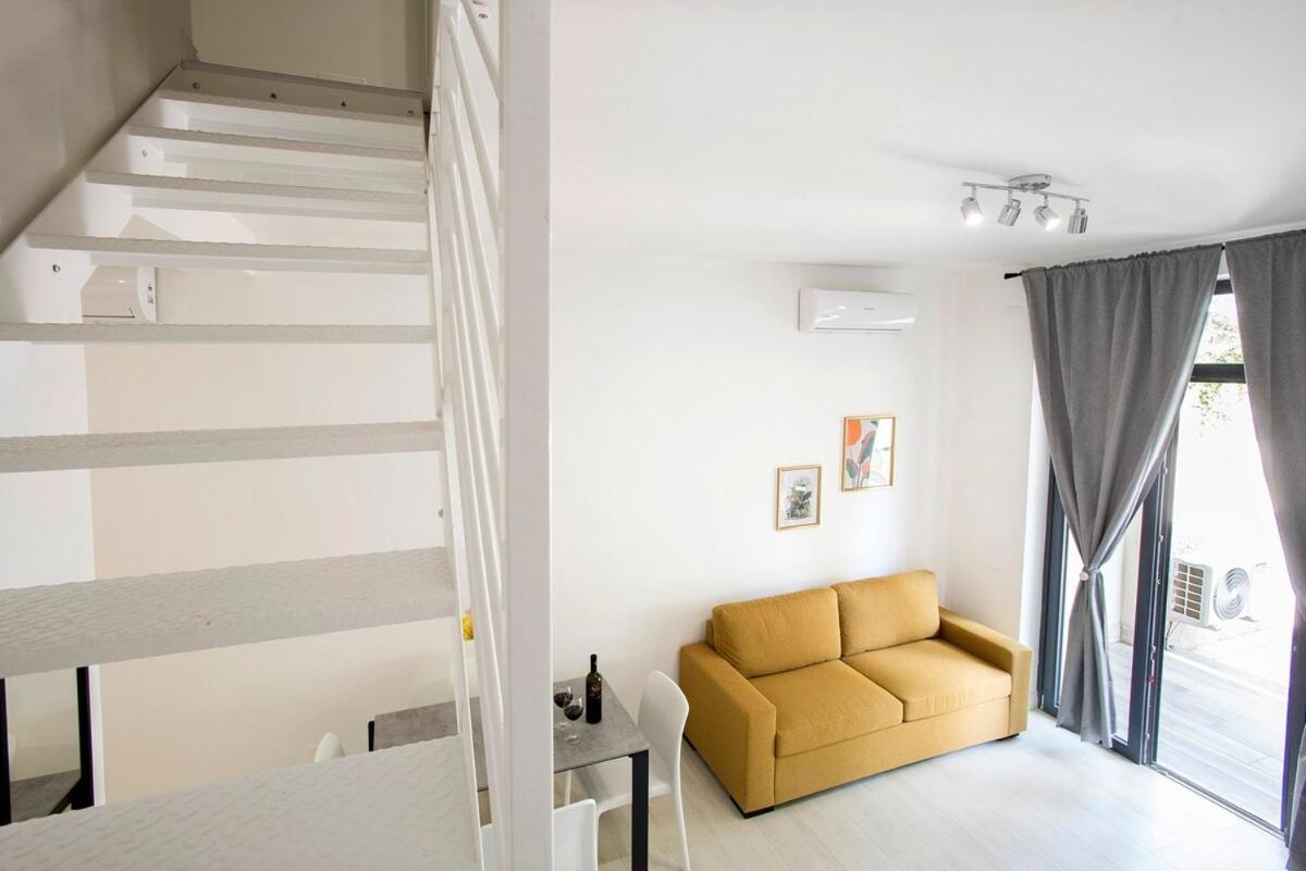 Apartment Urban Oasis With Patio For 5 Guests - Reserved Parking - Termini *