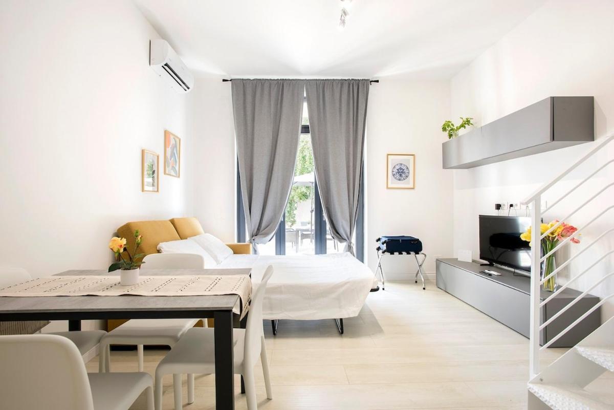 Urban Oasis With Patio For 5 Guests - Reserved Parking - Termini Apartment Rom