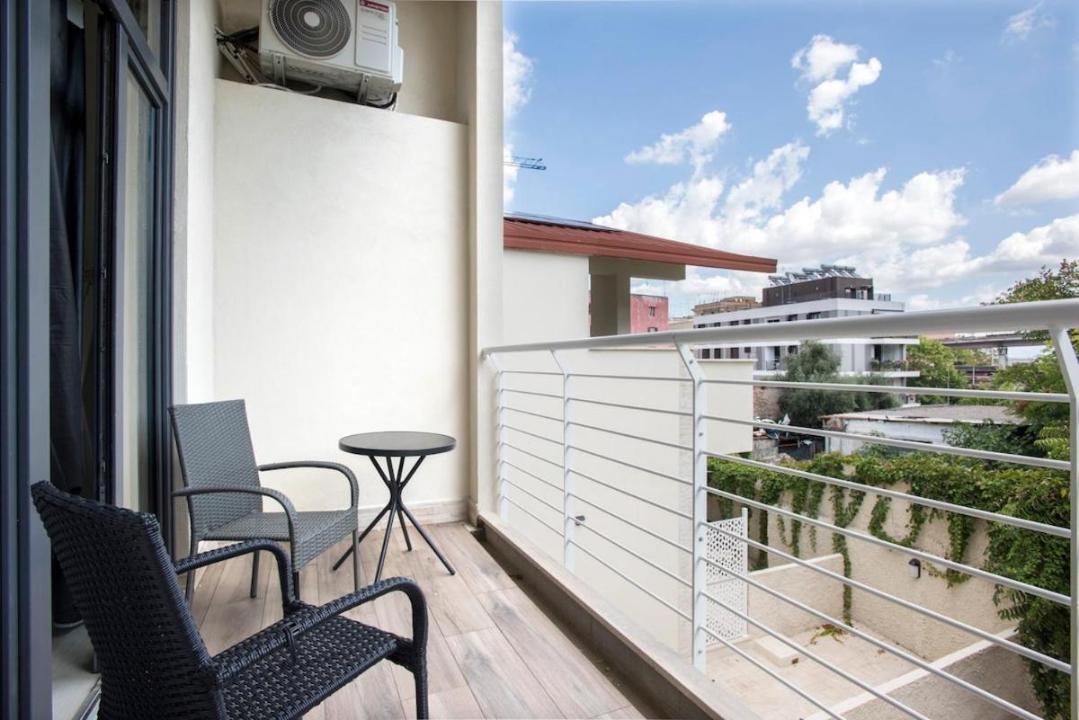 Apartment Urban Oasis With Patio For 5 Guests - Reserved Parking - Termini Rom