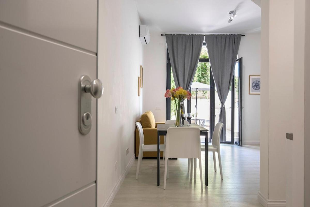Urban Oasis With Patio For 5 Guests - Reserved Parking - Termini Apartment *